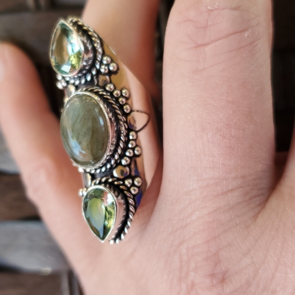 New Labradorite & Tsavorite 925 Silver Statement Ring. - Picture 4 of 16